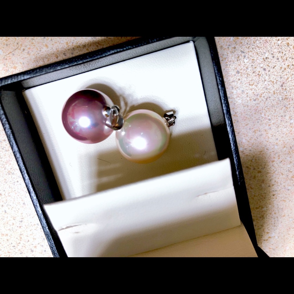 One Removable pearl neckless pendant
